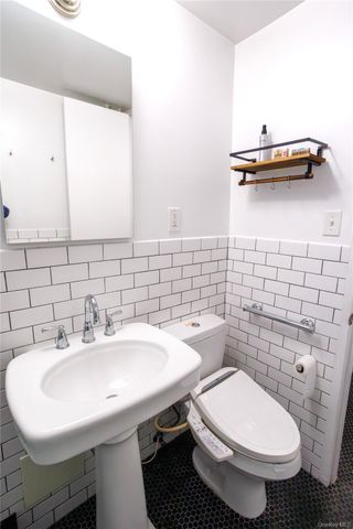 195 Willoughby Avenue 909, Brooklyn, NY 11205