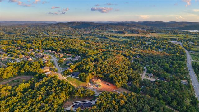 2079 E Stone Mountain Drive, Fayetteville, AR 72701