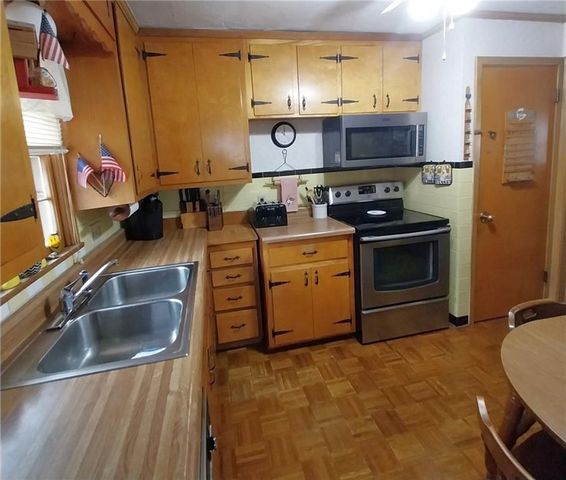 103 N Arnold Avenue, Harrisonville, MO 64701