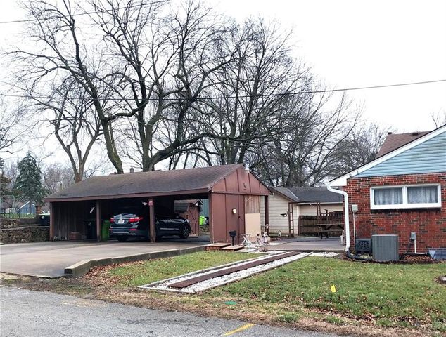 103 N Arnold Avenue, Harrisonville, MO 64701
