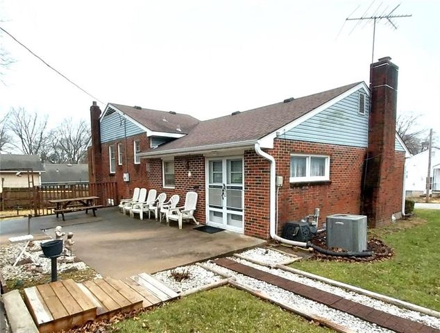 103 N Arnold Avenue, Harrisonville, MO 64701