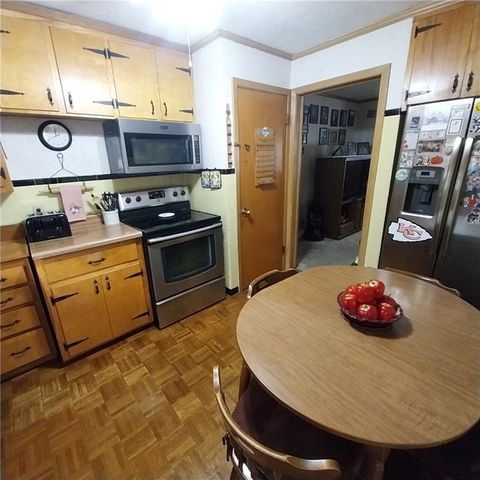 103 N Arnold Avenue, Harrisonville, MO 64701