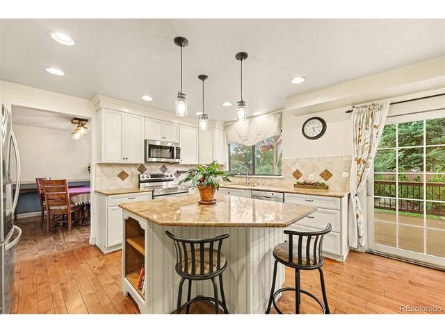 454 Old Stone Dr, Littleton, CO 80126