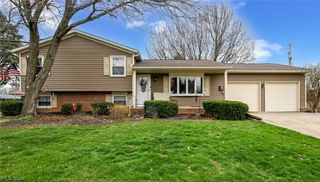 300 Castleton Road NE, North Canton, OH 44720