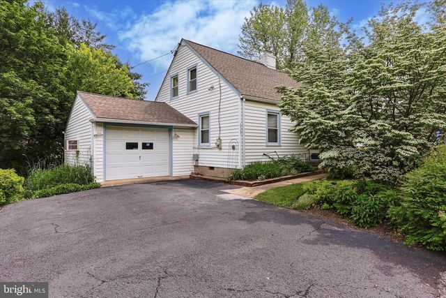 2305 TRIEBEL RD, Abington, PA 19001