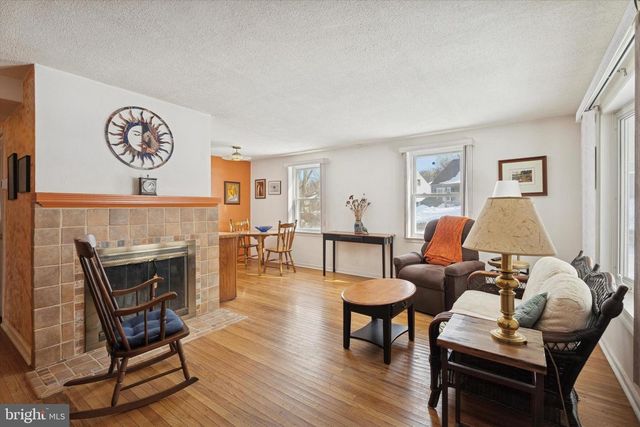 2305 TRIEBEL RD, Abington, PA 19001