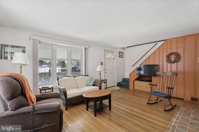 2305 TRIEBEL RD, Abington, PA 19001