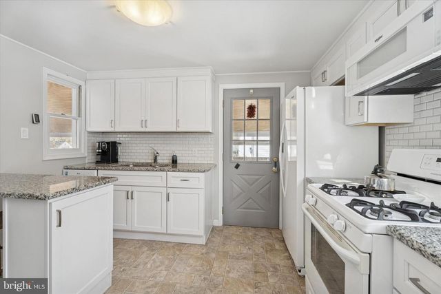 2305 TRIEBEL RD, Abington, PA 19001