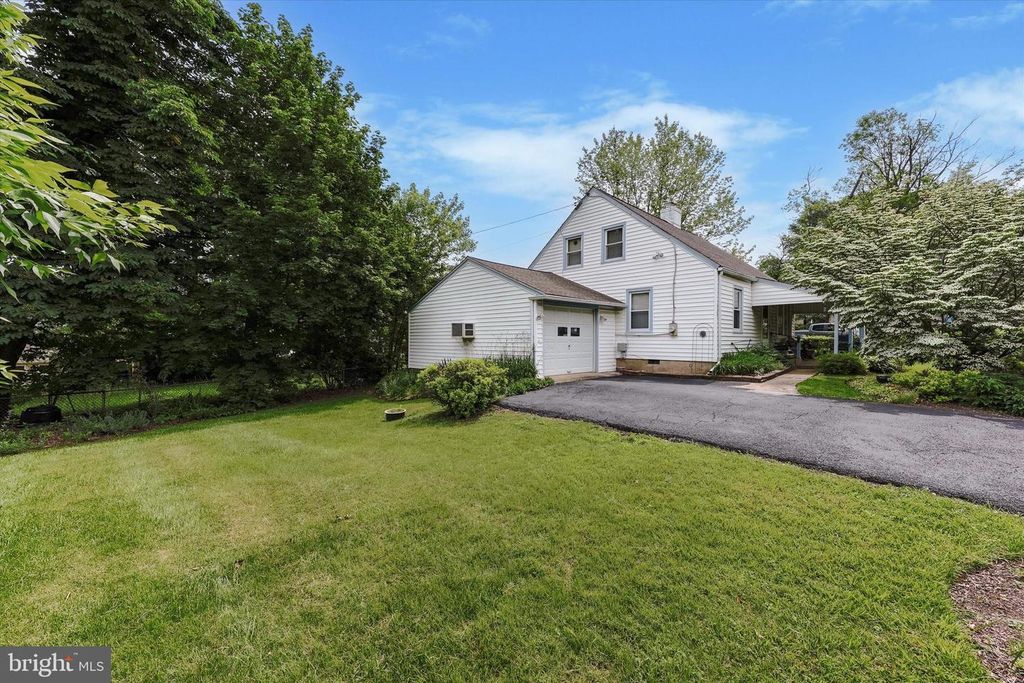 2305 TRIEBEL RD, Abington, PA 19001