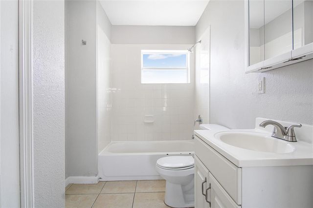 1205 AVENUE F, Haines City, FL 33844