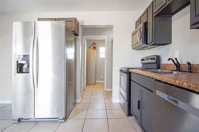 1205 AVENUE F, Haines City, FL 33844