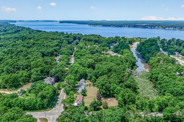 4214 W White Lake Drive, Whitehall City, MI 49461
