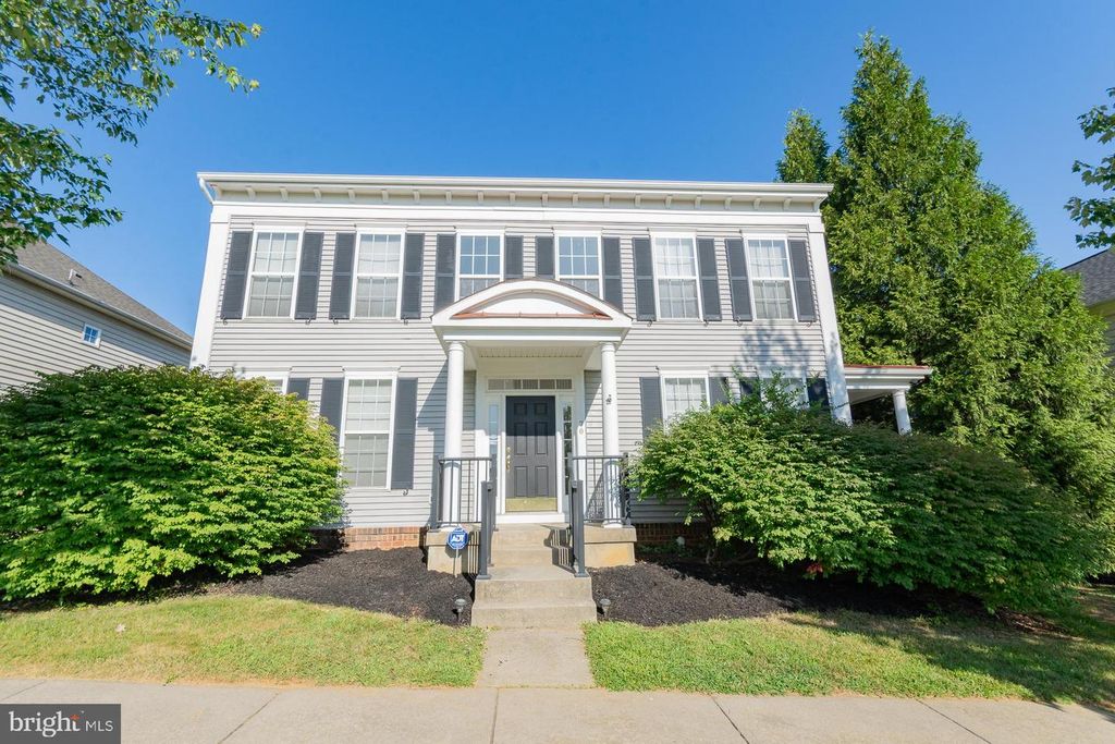 70 BRADDOCK ST, Charles Town, WV 25414