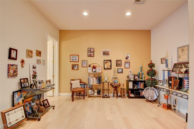 3008 Astoria Pines Circle, Las Vegas, NV 89107