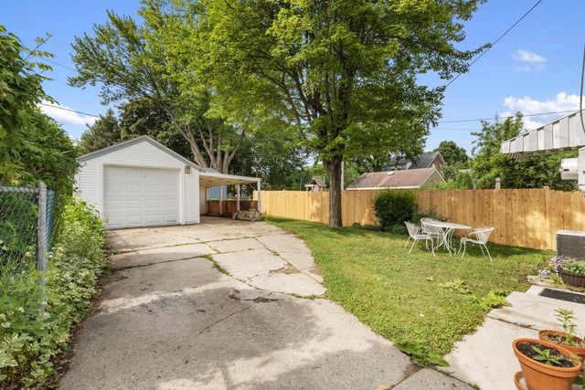 8313 Stickney AVENUE, Wauwatosa, WI 53213