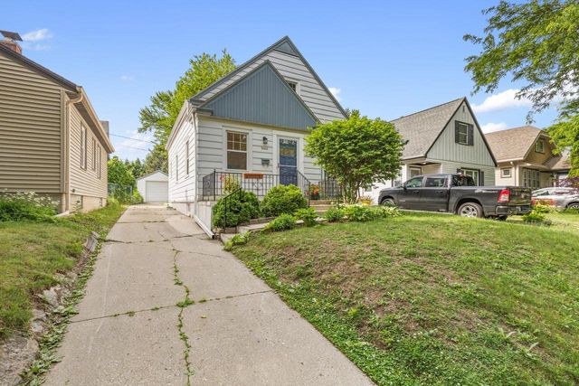 8313 Stickney AVENUE, Wauwatosa, WI 53213