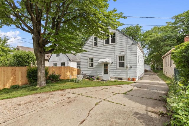 8313 Stickney AVENUE, Wauwatosa, WI 53213