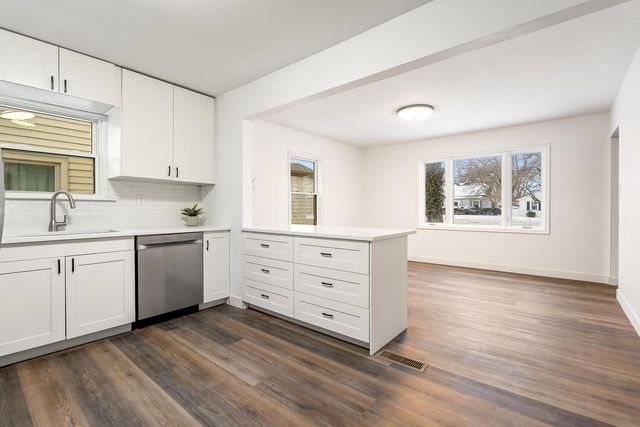 3233 Ridge Road, Highland, IN 46322