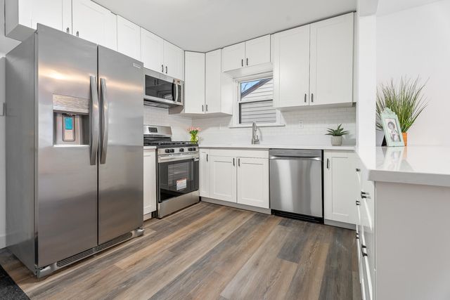 3233 Ridge Road, Highland, IN 46322