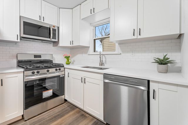 3233 Ridge Road, Highland, IN 46322