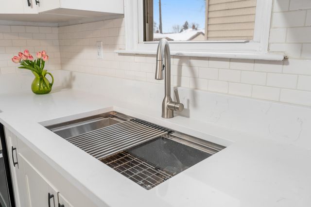 3233 Ridge Road, Highland, IN 46322