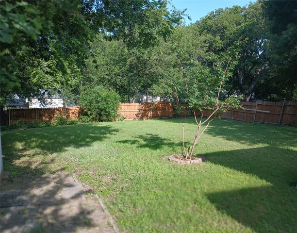 1707 Cottonwood Road, Carrollton, TX 75006