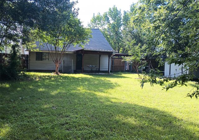 1707 Cottonwood Road, Carrollton, TX 75006