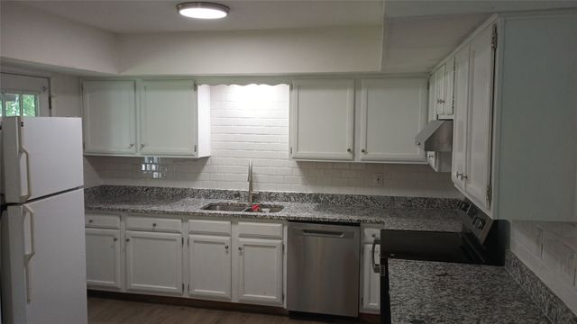 1707 Cottonwood Road, Carrollton, TX 75006