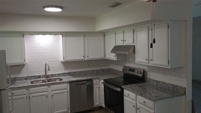 1707 Cottonwood Road, Carrollton, TX 75006