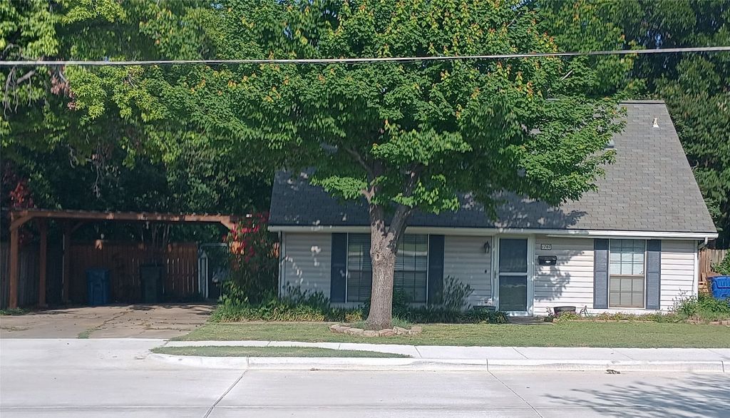 1707 Cottonwood Road, Carrollton, TX 75006