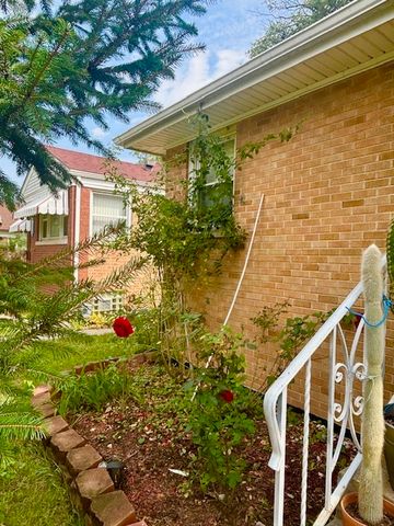 2235 S 18th Avenue, Broadview, IL 60155