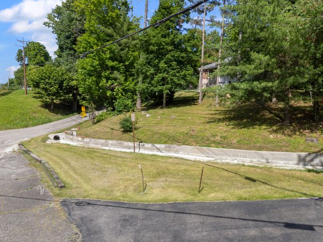 498 Highway 100, Centerville, TN 37033