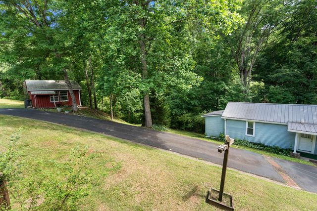 498 Highway 100, Centerville, TN 37033