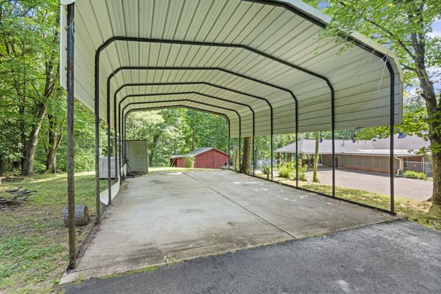 498 Highway 100, Centerville, TN 37033