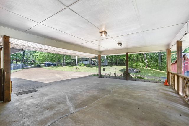 498 Highway 100, Centerville, TN 37033