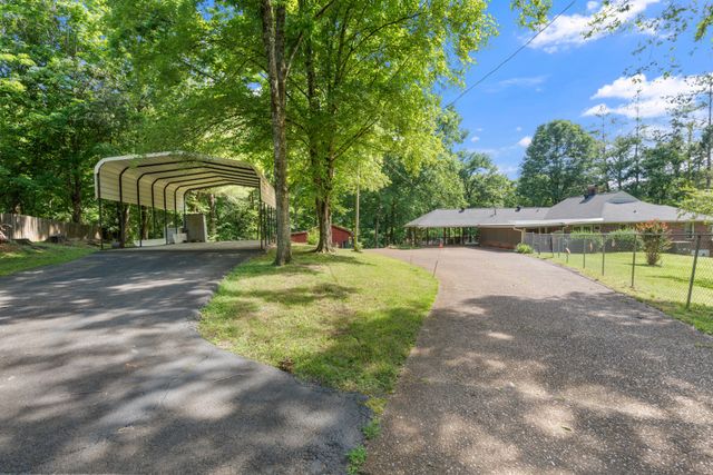 498 Highway 100, Centerville, TN 37033