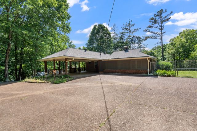 498 Highway 100, Centerville, TN 37033