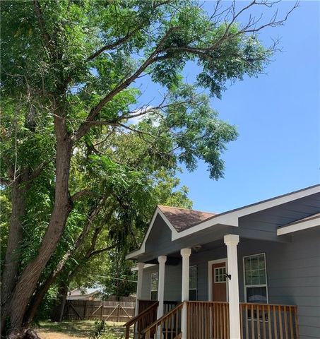 301 Taylor ST, Smithville, TX 78957