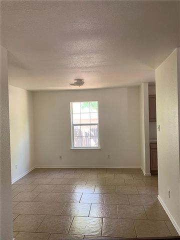 301 Taylor ST, Smithville, TX 78957
