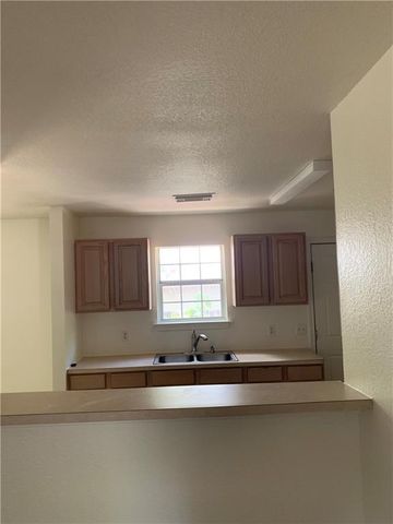 301 Taylor ST, Smithville, TX 78957