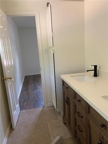 301 Taylor ST, Smithville, TX 78957
