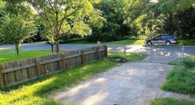 301 Taylor ST, Smithville, TX 78957