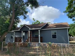 301 Taylor ST, Smithville, TX 78957