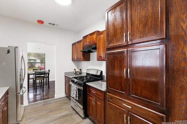 200 Frost, San Antonio, TX 78201