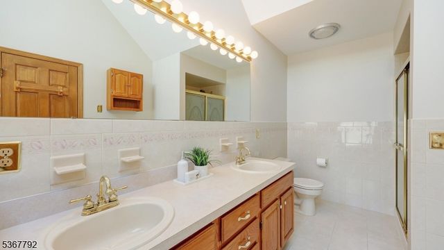 7 Drake Close, Hillsborough Twp., NJ 08844