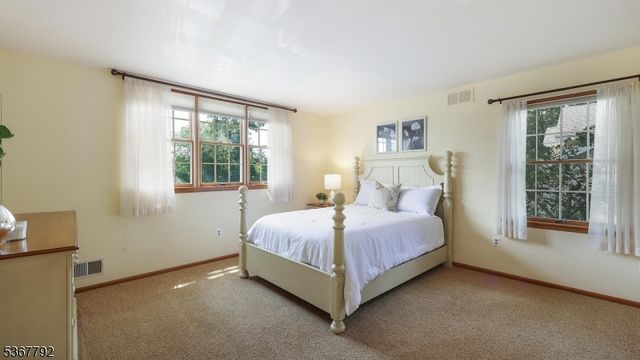 7 Drake Close, Hillsborough Twp., NJ 08844