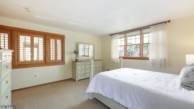 7 Drake Close, Hillsborough Twp., NJ 08844