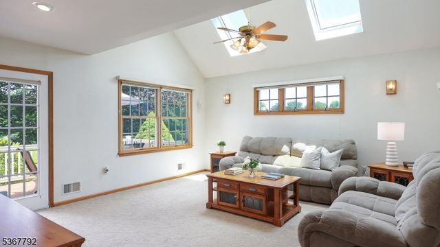 7 Drake Close, Hillsborough Twp., NJ 08844