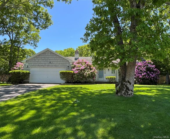 11 White Birch Trail, East Quogue, NY 11942