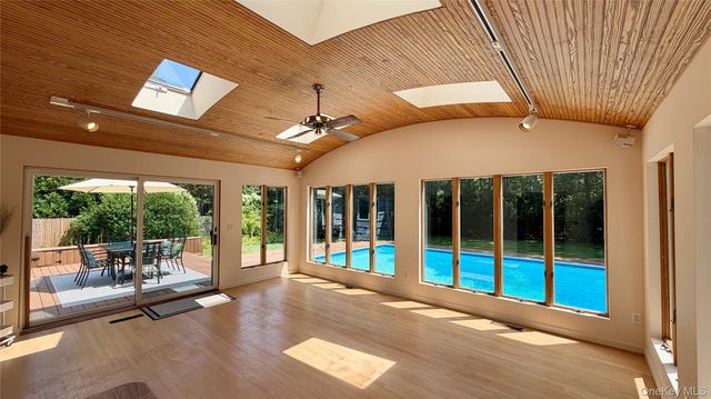 11 White Birch Trail, East Quogue, NY 11942